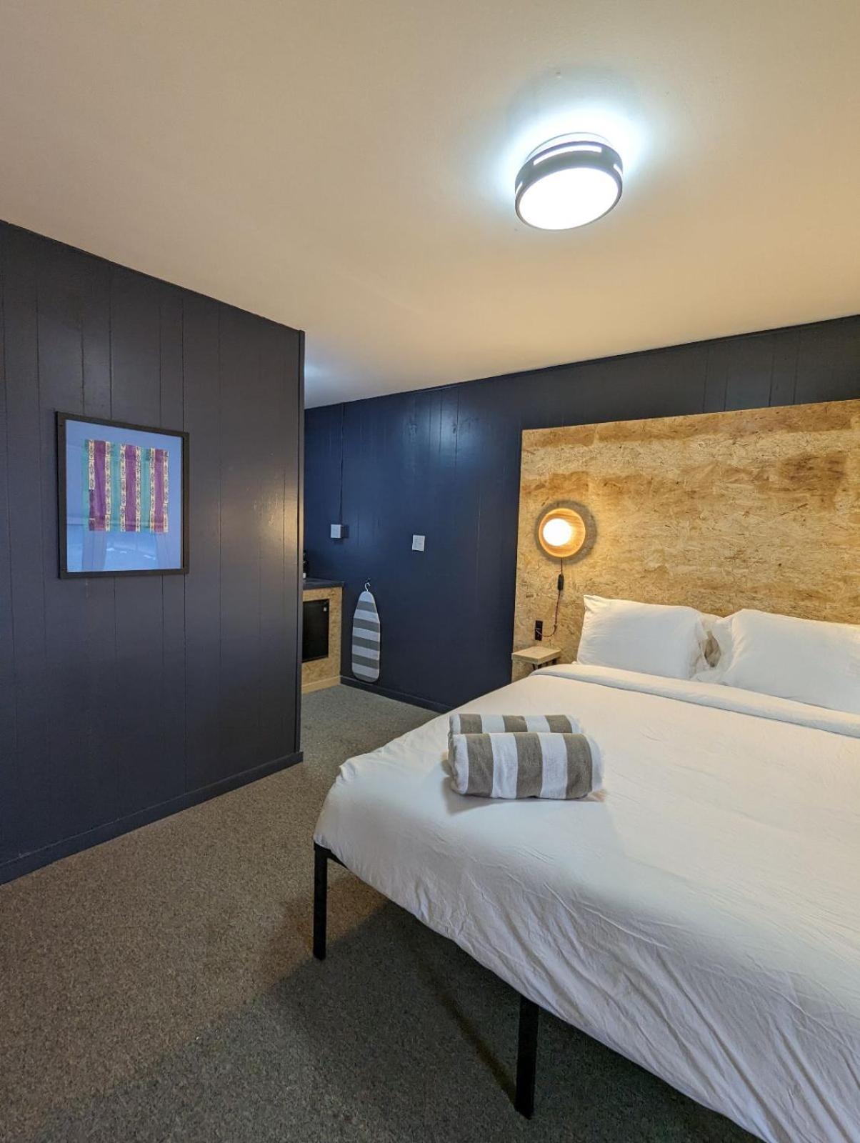 The Brooks Motel Hillsdale Екстер'єр фото
